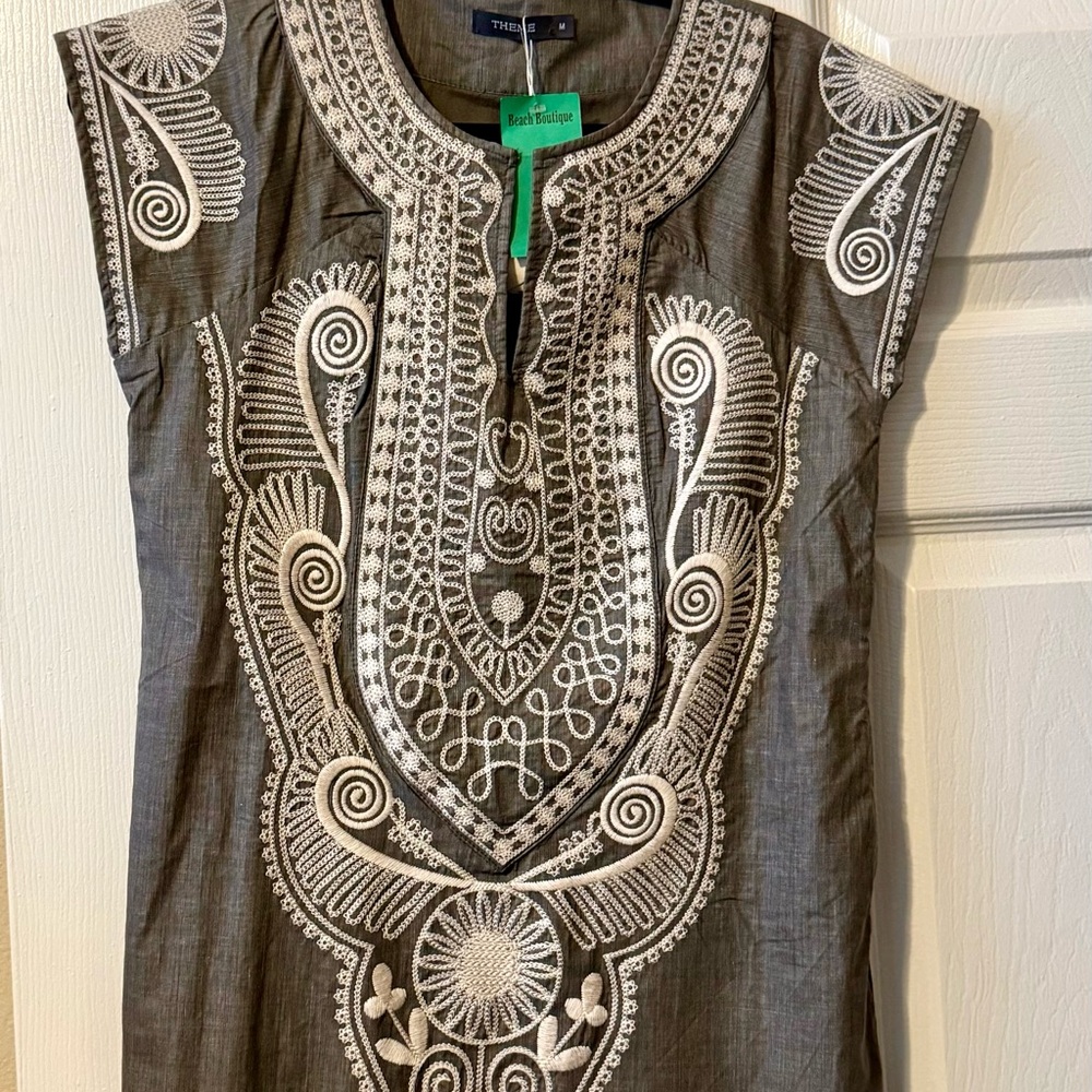 NWT Theme Gray M Embroidered Tunic Top cotton/linen blend
